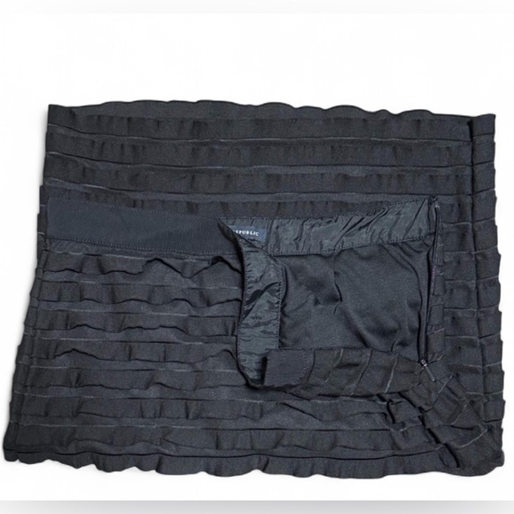 Banana Republic Black Ruffled Pencil Skirt - Picture 7 of 7